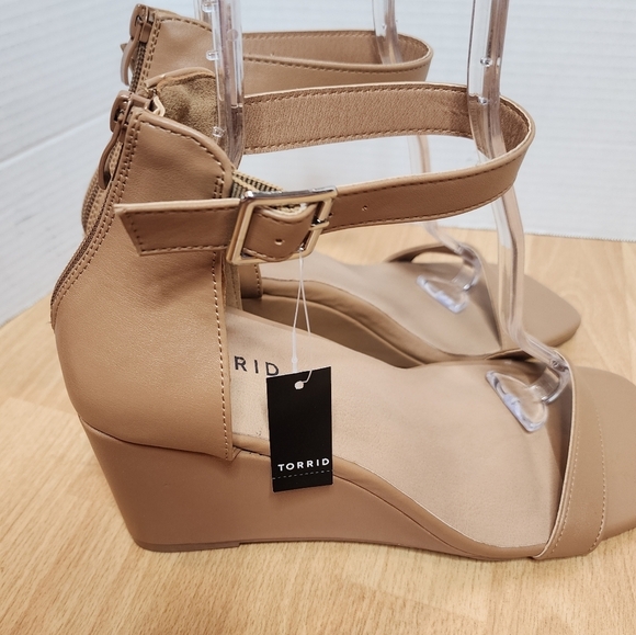 NWT Torrid 11WW Square Toe Ankle Strap Demi Wedge Cognac Tan Sandals 11 Wide - Picture 7 of 15